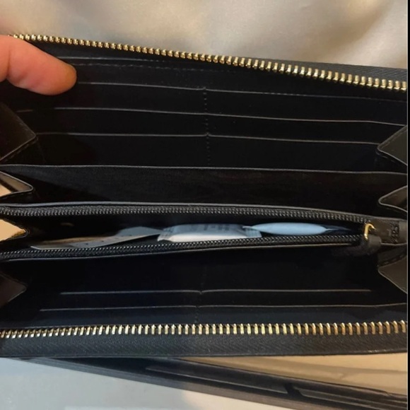 Gucci Gg Supreme Bees Zip Around Wallet in Beige - Picture 3 of 3